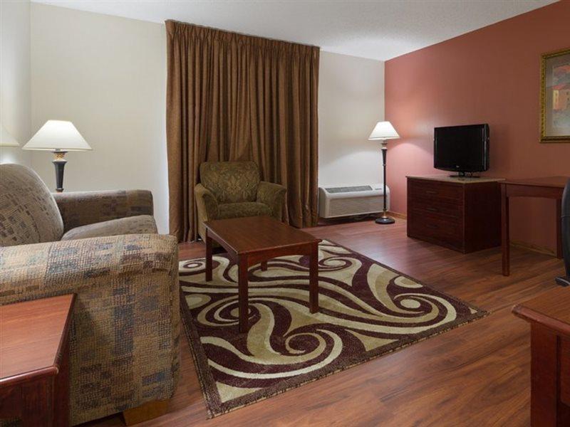 Chicago Club Inn & Suite Оукбрук Теръс Екстериор снимка