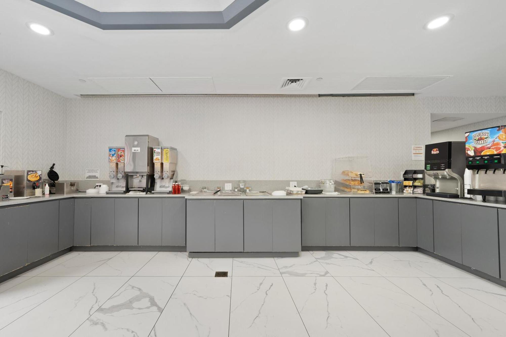 Chicago Club Inn & Suite Оукбрук Теръс Екстериор снимка