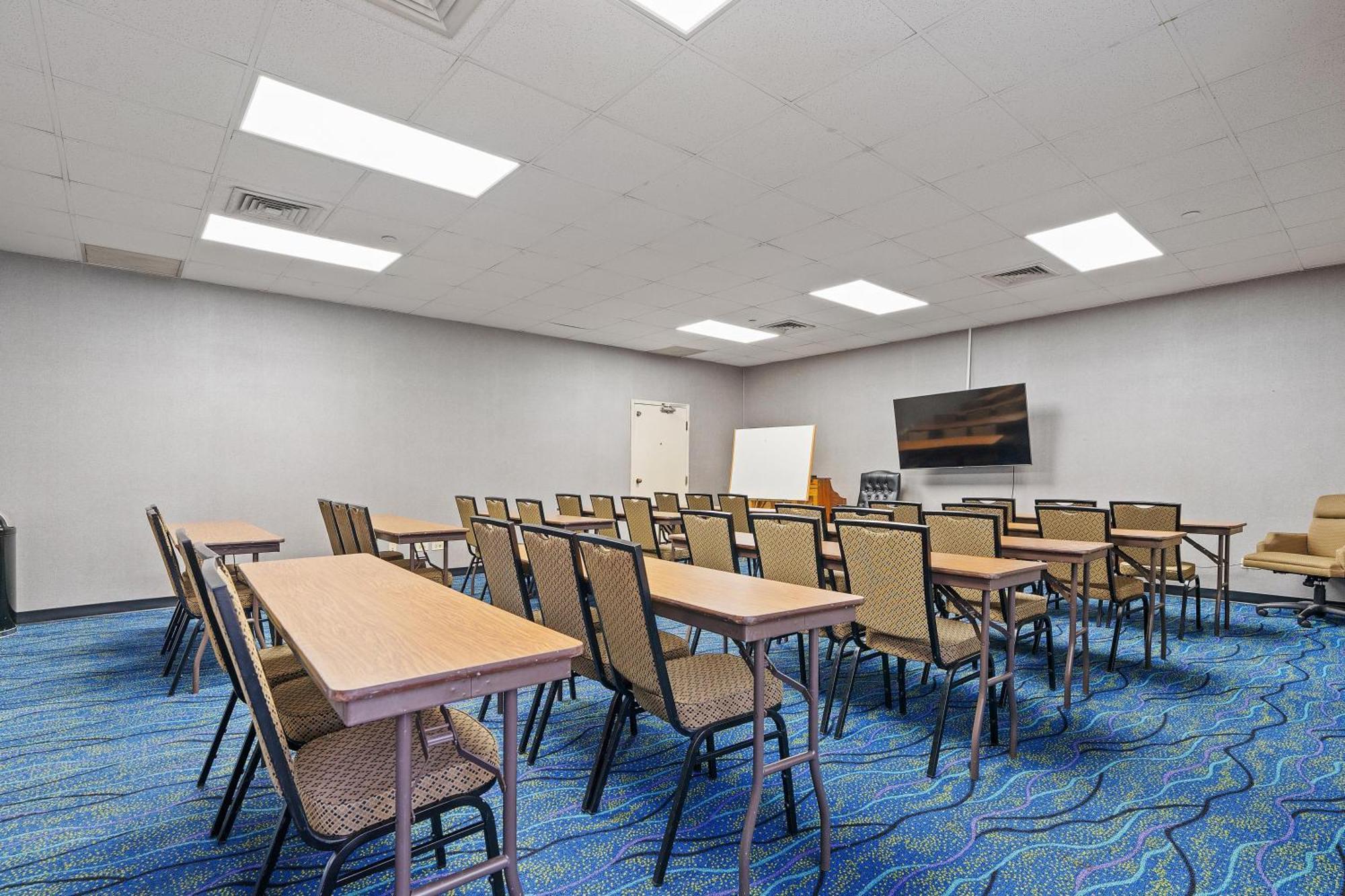 Chicago Club Inn & Suite Оукбрук Теръс Екстериор снимка