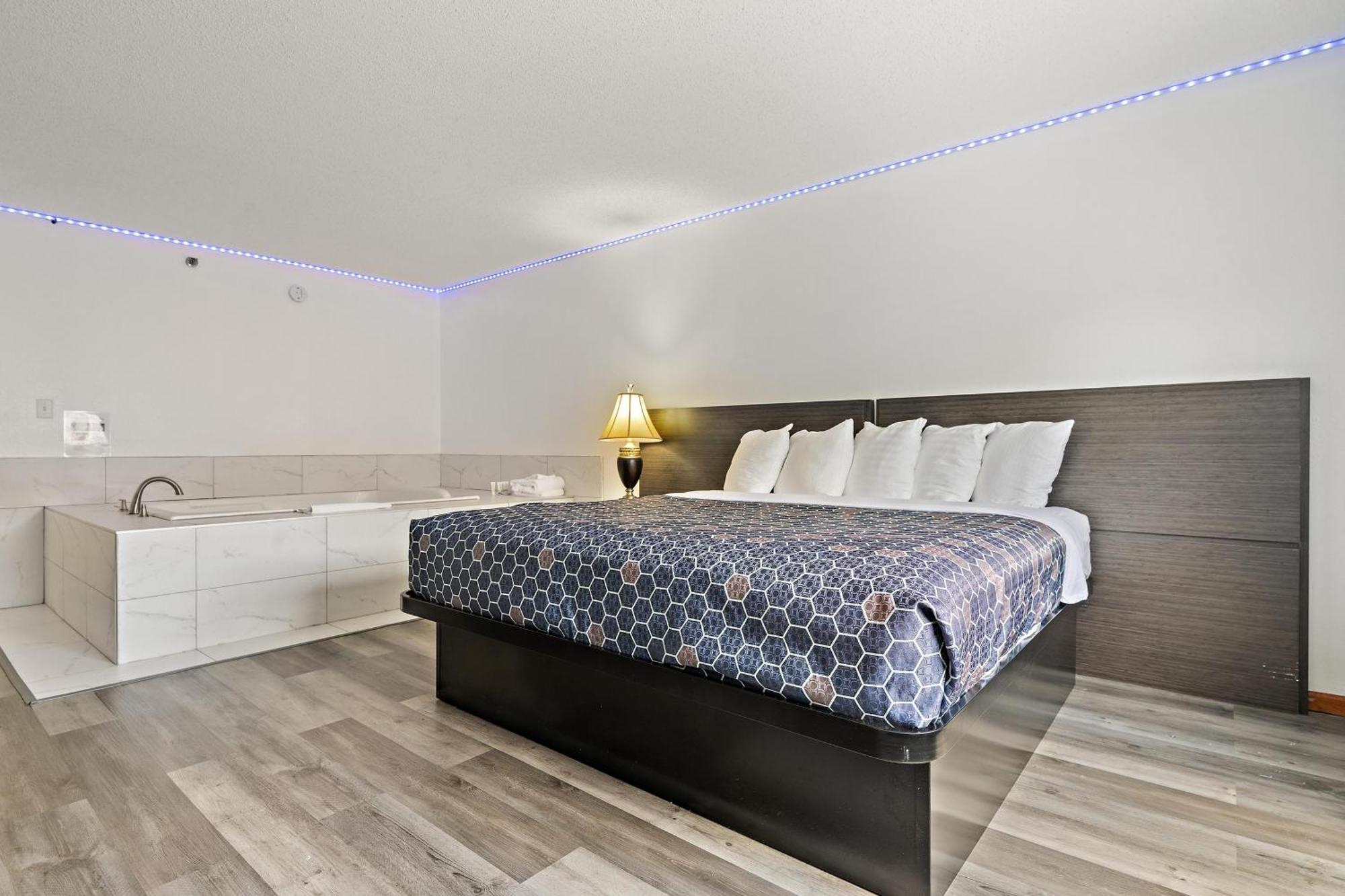 Chicago Club Inn & Suite Оукбрук Теръс Стая снимка