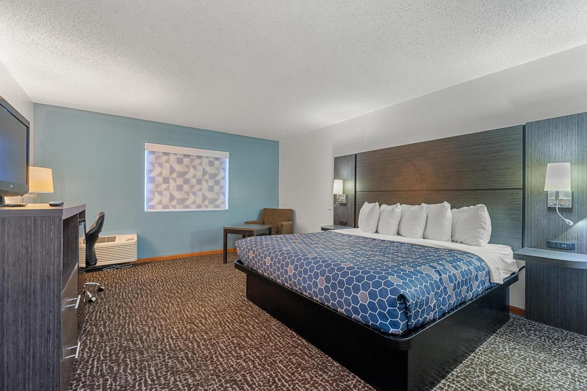Chicago Club Inn & Suite Оукбрук Теръс Стая снимка