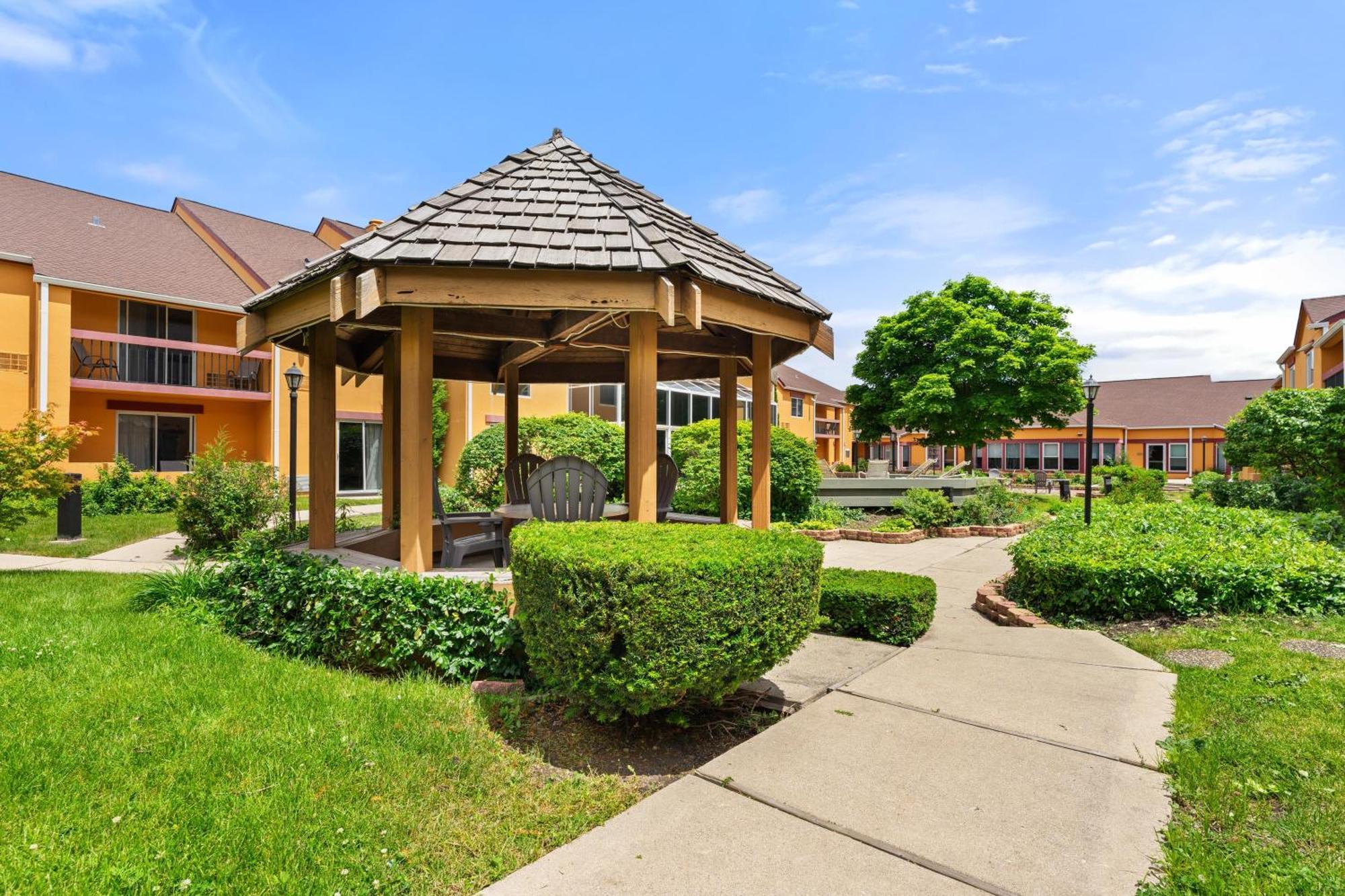 Chicago Club Inn & Suite Оукбрук Теръс Екстериор снимка