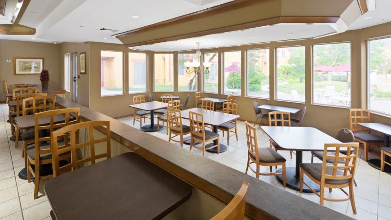 Chicago Club Inn & Suite Оукбрук Теръс Екстериор снимка